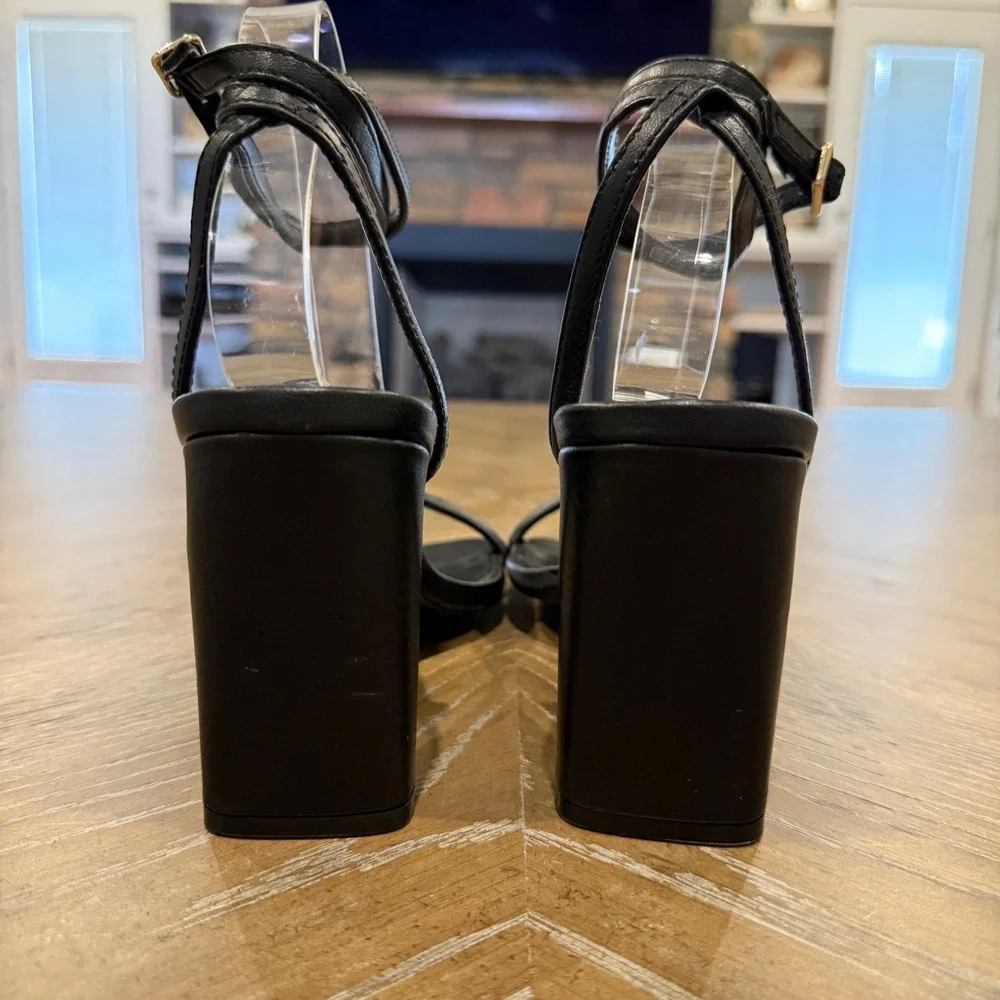 Steve Madden tone buckle